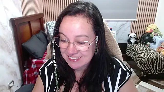 Sonialorens  online show from 04-13-26, 04:33