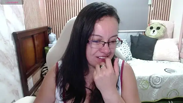 Snapshot of Sonialorens_ chatting on 06-06-26, 09:20 Sonialorens online show from 06-06-26, 09:20