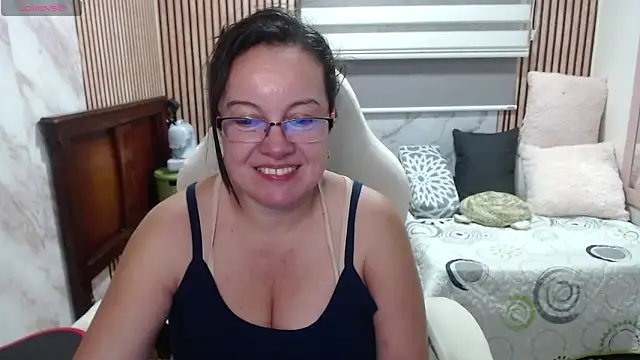 Snapshot of Sonialorens_ chatting on 06-07-26, 11:10 Sonialorens online show from 06-07-26, 11:10