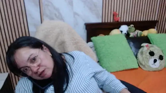 Snapshot of Sonialorens_ chatting on 09-25-25, 11:00 Sonialorens  online show from 09-25-25, 11:00