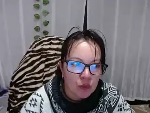 Snapshot of Sonialorens_ chatting on 02-08-25, 12:28 Sonialorens  online show from 02-08-25, 12:28
