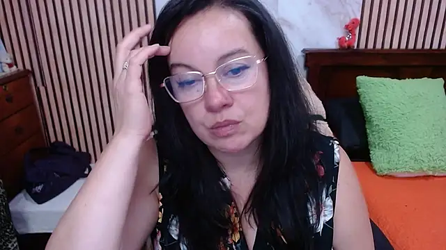 Snapshot of Sonialorens_ chatting on 10-17-25, 09:49 Sonialorens  online show from 10-17-25, 09:49