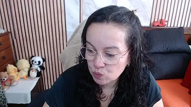 Snapshot of Sonialorens_ chatting on 09-30-25, 03:29 Sonialorens  online show from 09-30-25, 03:29