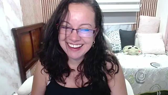 Snapshot of Sonialorens_ chatting on 06-10-26, 03:57 Sonialorens online show from 06-10-26, 03:57