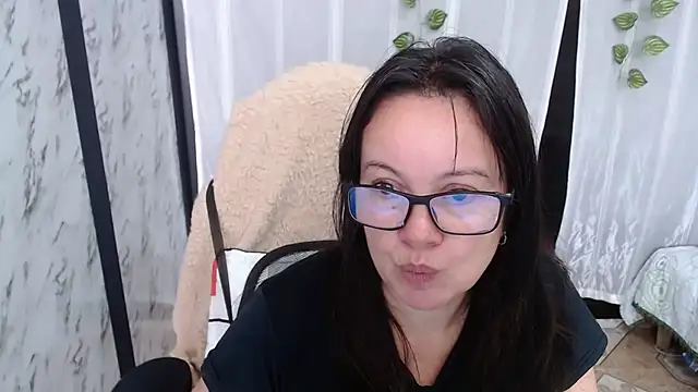 Snapshot of Sonialorens_ chatting on 03-01-25, 04:33 Sonialorens  online show from 03-01-25, 04:33