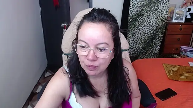 Sonialorens  online show from 11-30-25, 12:28