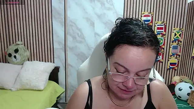 Sonialorens  online show from 07-08-26, 04:40