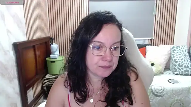 Snapshot of Sonialorens_ chatting on 05-26-26, 04:38 Sonialorens online show from 05-26-26, 04:38