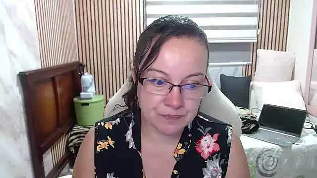 Snapshot of Sonialorens_ chatting on 06-09-26, 08:21 Sonialorens online show from 06-09-26, 08:21