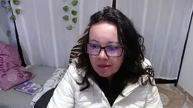 Snapshot of Sonialorens_ chatting on 02-01-25, 12:26 Sonialorens  online show from 02-01-25, 12:26