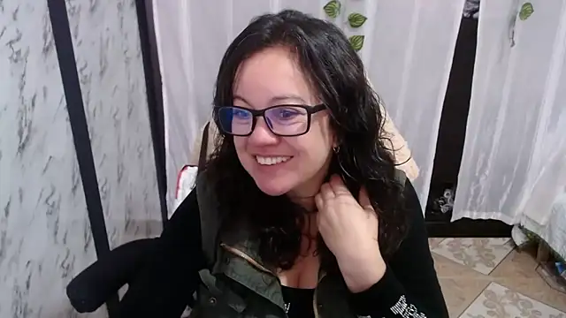 Snapshot of Sonialorens_ chatting on 03-05-25, 12:44 Sonialorens  online show from 03-05-25, 12:44