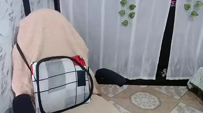 Snapshot of Sonialorens_ chatting on 02-22-25, 02:19 Sonialorens  online show from 02-22-25, 02:19