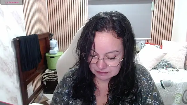 Snapshot of Sonialorens_ chatting on 05-21-26, 04:04 Sonialorens online show from 05-21-26, 04:04