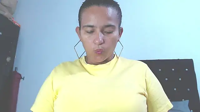 Snapshot of isabella_dirty69 chatting on 05-19-26, 10:17 isabella dirty69 online show from 05-19-26, 10:17