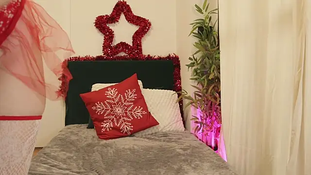 Luna Riva online show from 12-16-25, 09:57