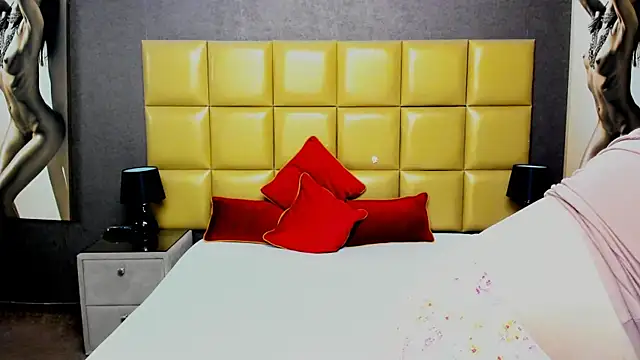 Snapshot of KiraLeila chatting on 04-28-26, 04:55 KiraLeila online show from 04-28-26, 04:55