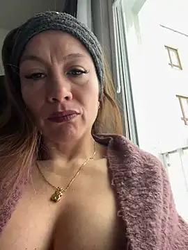 Snapshot of angelitasexy81 chatting on 03-15-25, 07:53 angelitasexy81 online show from 03-15-25, 07:53