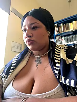 Snapshot of IamSashaLuv chatting on 09-30-25, 09:15 IamSashaLuv online show from 09-30-25, 09:15