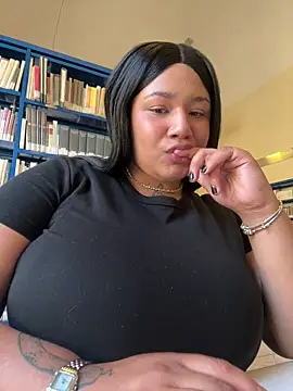 Snapshot of IamSashaLuv chatting on 10-08-25, 08:05 IamSashaLuv online show from 10-08-25, 08:05