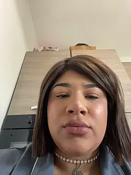 Snapshot of IamSashaLuv chatting on 11-11-25, 10:10 IamSashaLuv online show from 11-11-25, 10:10