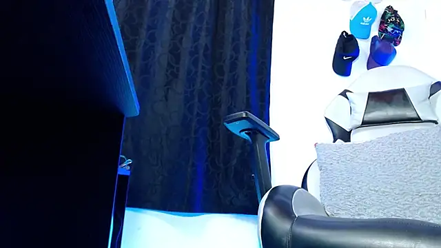 Snapshot of sebastian_horny chatting on 02-06-26, 07:15 sebastian horny online show from 02-06-26, 07:15