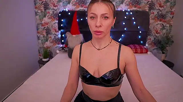 MirandaHobbs online show from 12-21-25, 04:19