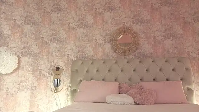 MirandaHobbs online show from 11-13-25, 04:22