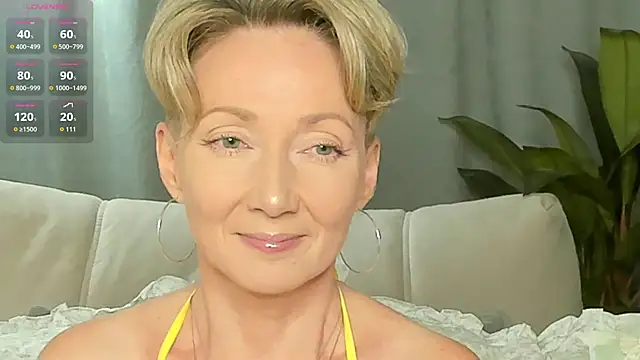 Snapshot of AkexandraFix chatting on 05-19-26, 02:02 AkexandraFix online show from 05-19-26, 02:02