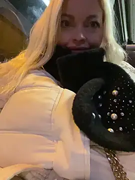 Snapshot of Lisavontease chatting on 02-01-25, 05:37 Lisavontease online show from 02-01-25, 05:37