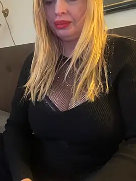 Snapshot of Lisavontease chatting on 04-18-26, 02:19 Lisavontease online show from 04-18-26, 02:19