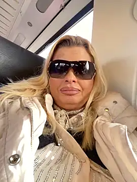 Snapshot of Lisavontease chatting on 02-23-25, 02:35 Lisavontease online show from 02-23-25, 02:35