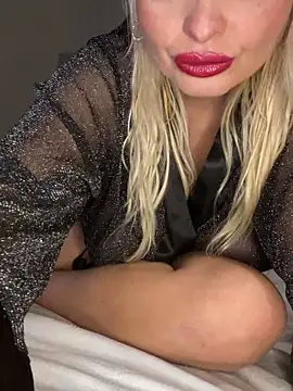 Snapshot of Lisavontease chatting on 01-19-25, 05:18 Lisavontease online show from 01-19-25, 05:18