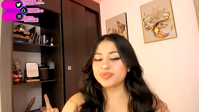 Snapshot of Queen_liana chatting on 09-28-25, 05:14 Queen liana online show from 09-28-25, 05:14