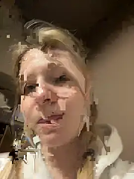 Snapshot of MaryHiggins chatting on 10-30-25, 11:19 MaryHiggins online show from 10-30-25, 11:19