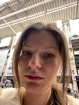 Snapshot of MaryHiggins chatting on 12-15-25, 02:01 MaryHiggins online show from 12-15-25, 02:01