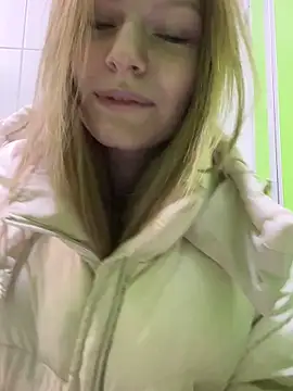 Snapshot of MaryHiggins chatting on 02-14-26, 05:02 MaryHiggins online show from 02-14-26, 05:02