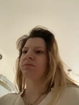 Snapshot of MaryHiggins chatting on 11-16-25, 09:58 MaryHiggins online show from 11-16-25, 09:58