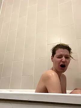 Snapshot of MaryHiggins chatting on 10-27-25, 02:07 MaryHiggins online show from 10-27-25, 02:07