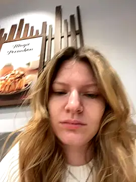 Snapshot of MaryHiggins chatting on 11-21-25, 12:26 MaryHiggins online show from 11-21-25, 12:26