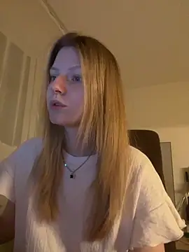 Snapshot of MaryHiggins chatting on 11-02-25, 04:01 MaryHiggins online show from 11-02-25, 04:01