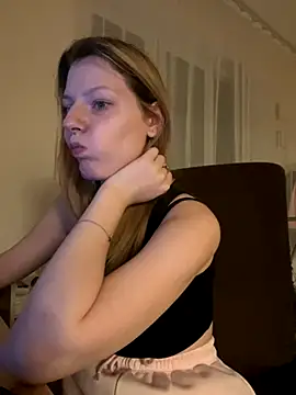 Snapshot of MaryHiggins chatting on 11-23-25, 04:06 MaryHiggins online show from 11-23-25, 04:06