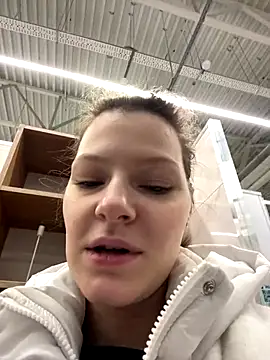 Snapshot of MaryHiggins chatting on 11-30-25, 12:28 MaryHiggins online show from 11-30-25, 12:28