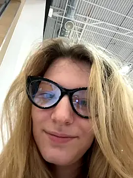 Snapshot of MaryHiggins chatting on 11-06-25, 01:37 MaryHiggins online show from 11-06-25, 01:37