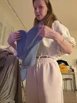 Snapshot of MaryHiggins chatting on 02-10-26, 10:09 MaryHiggins online show from 02-10-26, 10:09