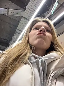 Snapshot of MaryHiggins chatting on 11-19-25, 08:03 MaryHiggins online show from 11-19-25, 08:03