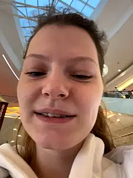 Snapshot of MaryHiggins chatting on 10-28-25, 01:10 MaryHiggins online show from 10-28-25, 01:10