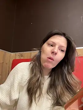 Snapshot of MaryHiggins chatting on 11-28-25, 08:47 MaryHiggins online show from 11-28-25, 08:47