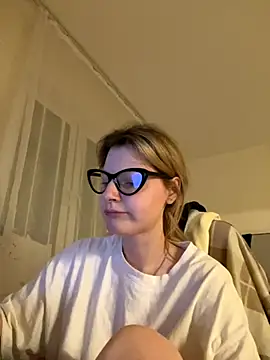 Snapshot of MaryHiggins chatting on 11-05-25, 01:20 MaryHiggins online show from 11-05-25, 01:20