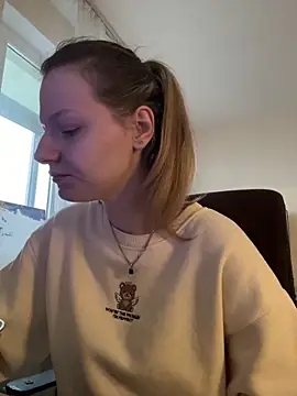 Snapshot of MaryHiggins chatting on 11-01-25, 01:16 MaryHiggins online show from 11-01-25, 01:16