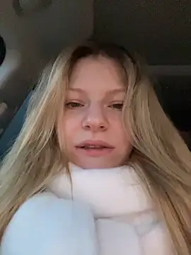 Snapshot of MaryHiggins chatting on 11-20-25, 01:34 MaryHiggins online show from 11-20-25, 01:34